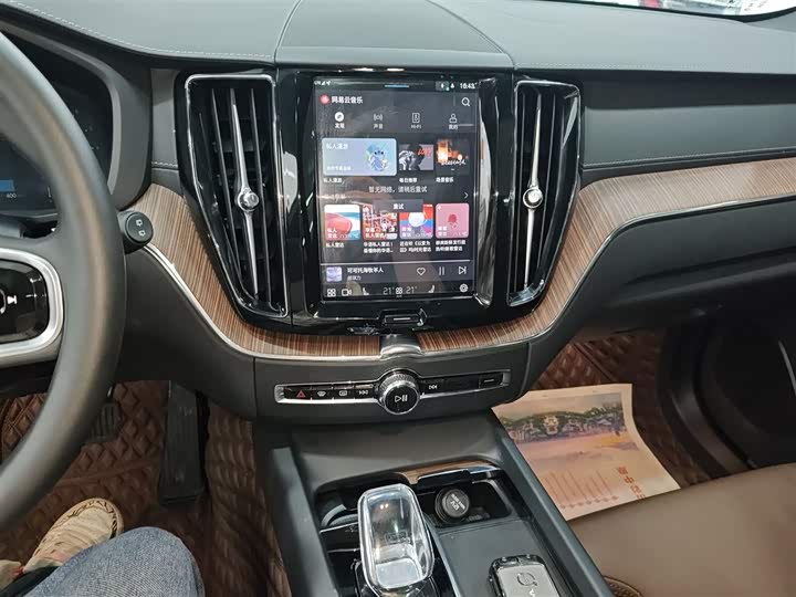 Фото 13 - Volvo XC60