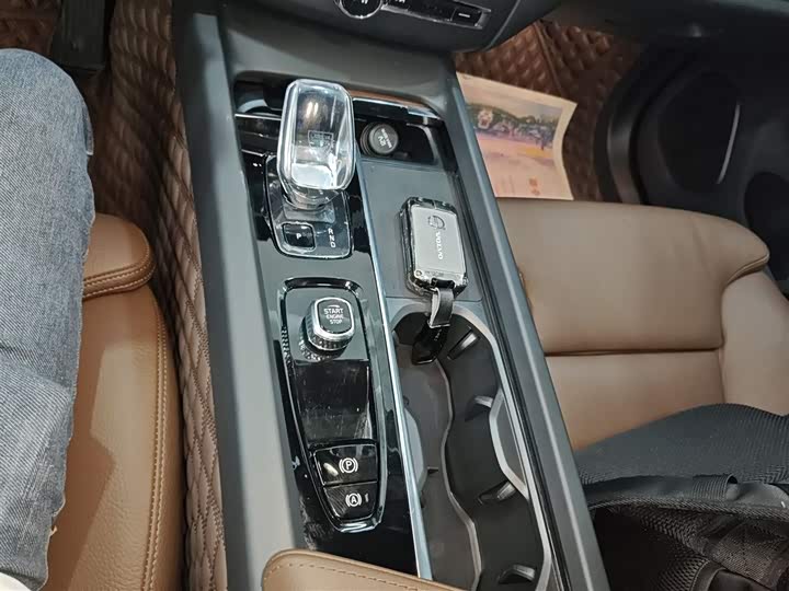 Фото 14 - Volvo XC60