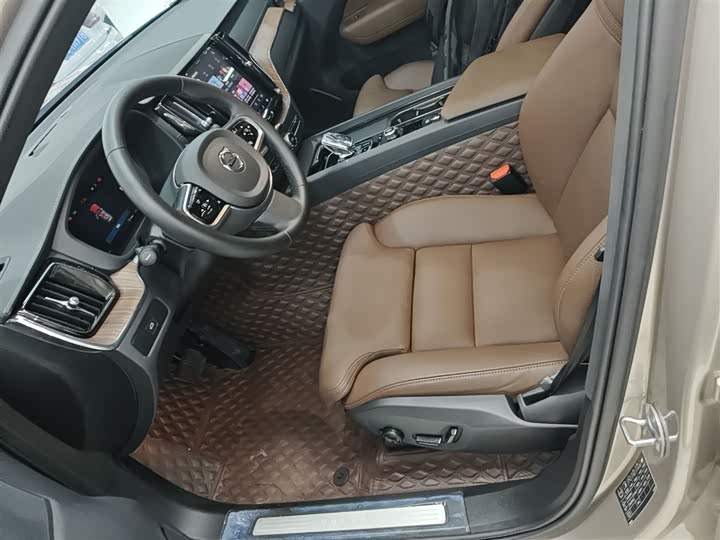 Фото 15 - Volvo XC60