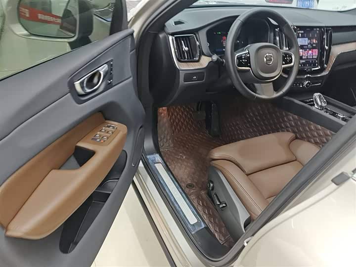 Фото 16 - Volvo XC60