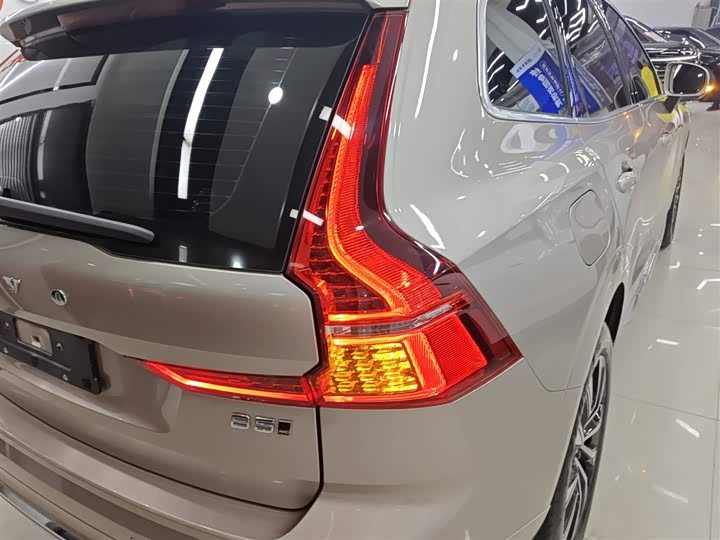 Фото 8 - Volvo XC60