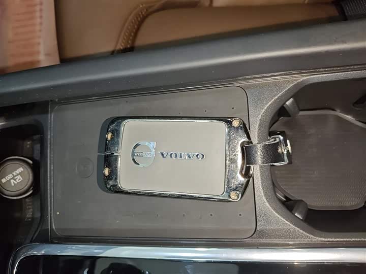 Фото 9 - Volvo XC60