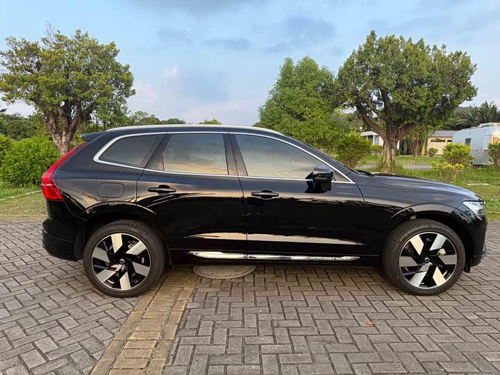 Фото 11 - Volvo XC60 Hybrid