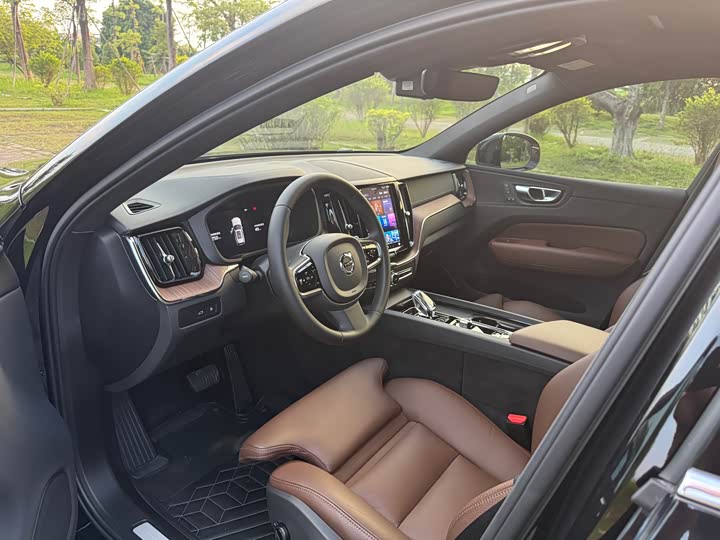 Фото 12 - Volvo XC60 Hybrid