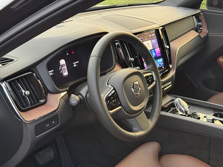 Фото 14 - Volvo XC60 Hybrid