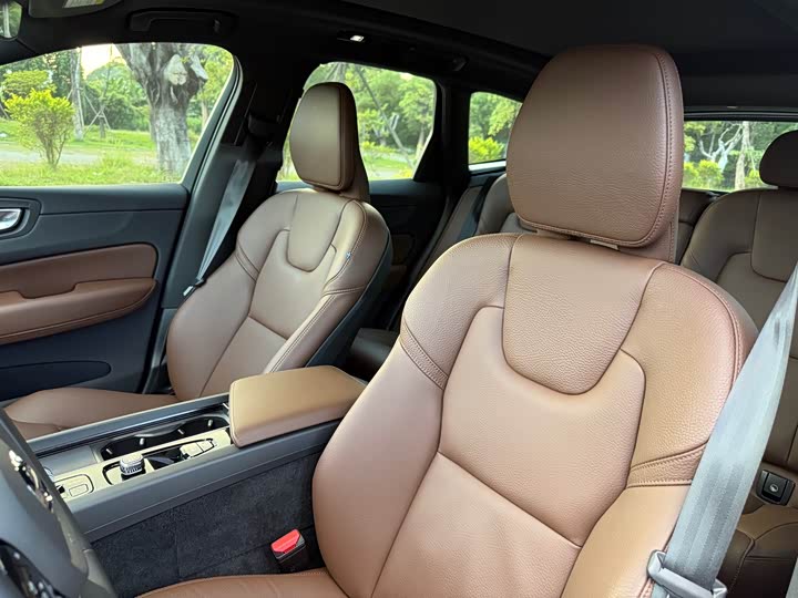 Фото 16 - Volvo XC60 Hybrid