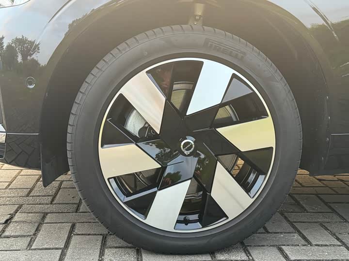 Фото 8 - Volvo XC60 Hybrid