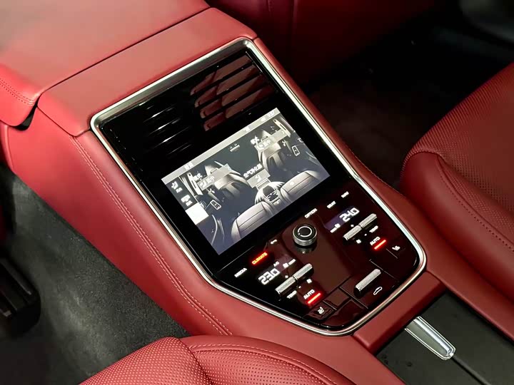 Фото 13 - Porsche Panamera