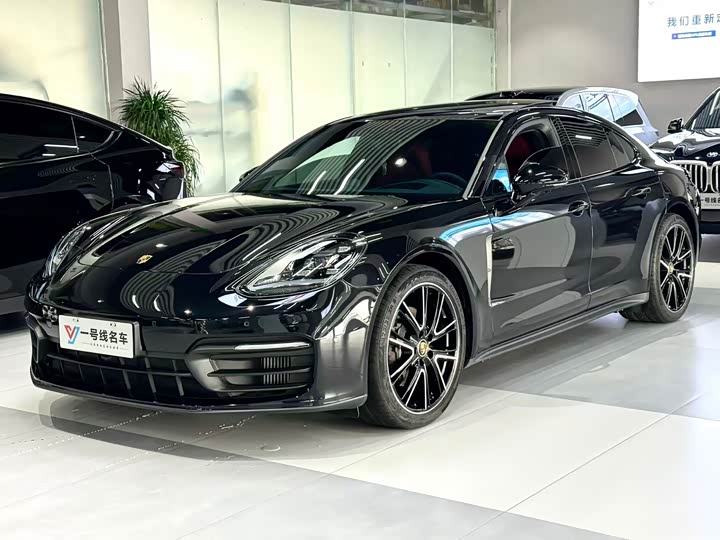 Фото 2 - Porsche Panamera