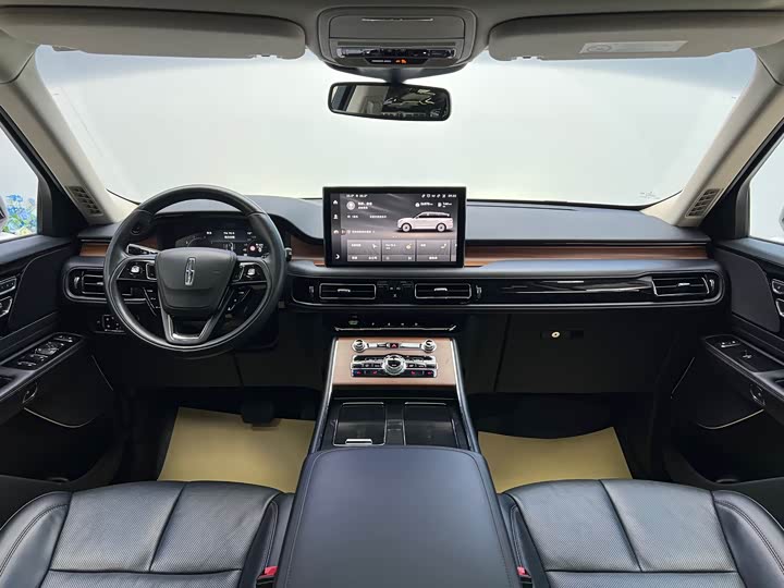 Фото 13 - Lincoln Aviator