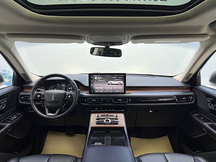 Фото 14 - Lincoln Aviator