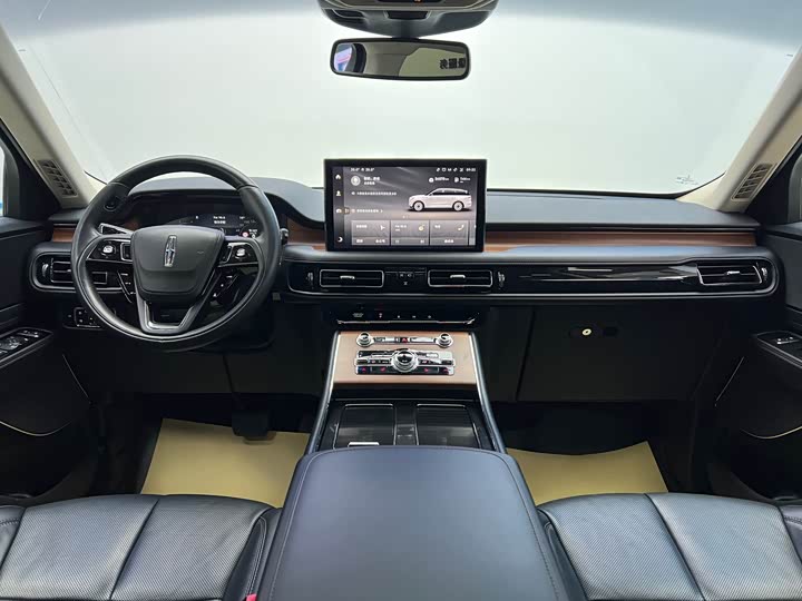 Фото 15 - Lincoln Aviator