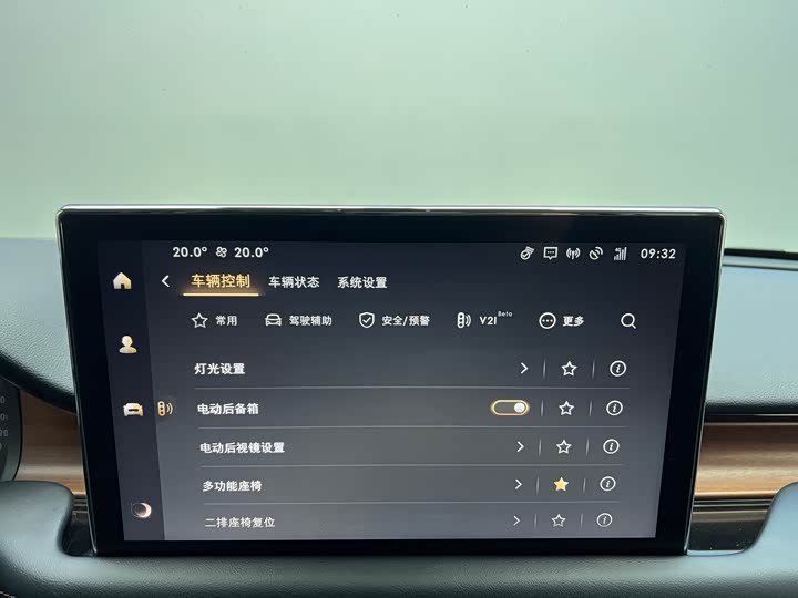 Фото 17 - Lincoln Aviator