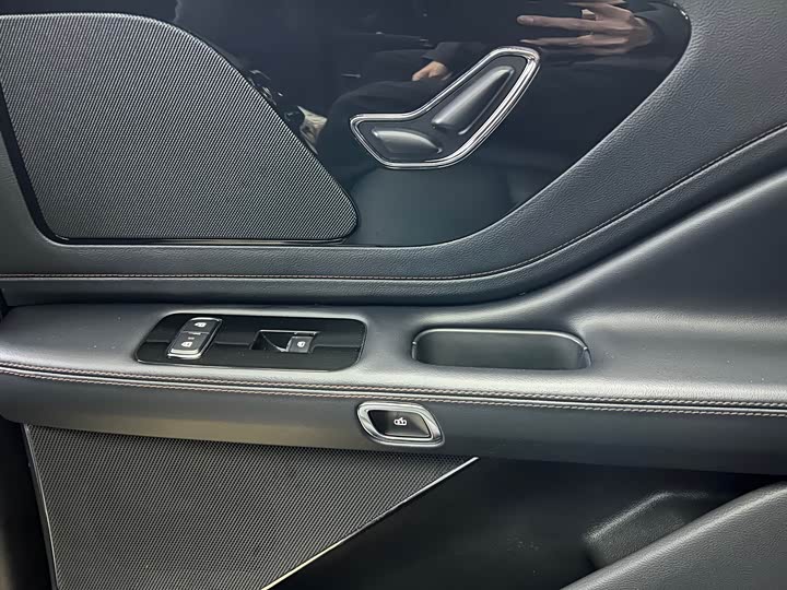 Фото 25 - Lincoln Aviator