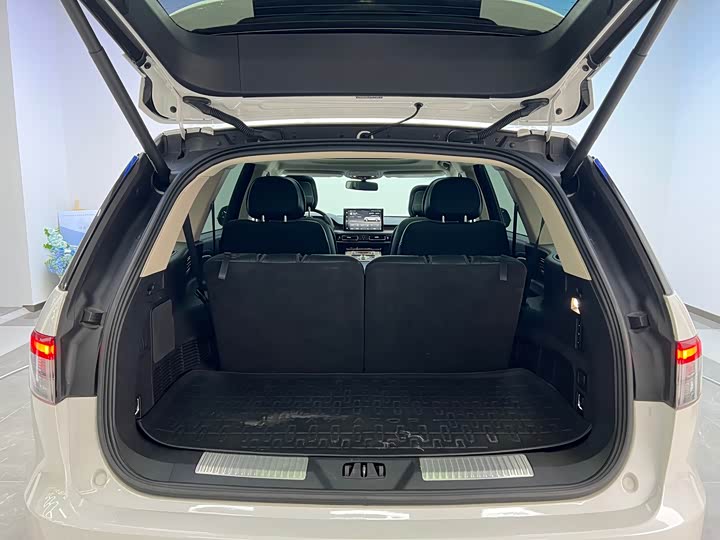 Фото 26 - Lincoln Aviator