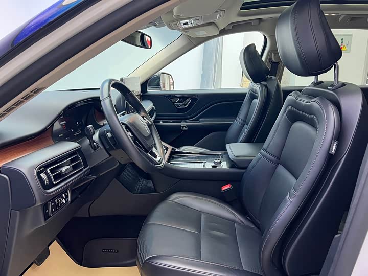 Фото 3 - Lincoln Aviator