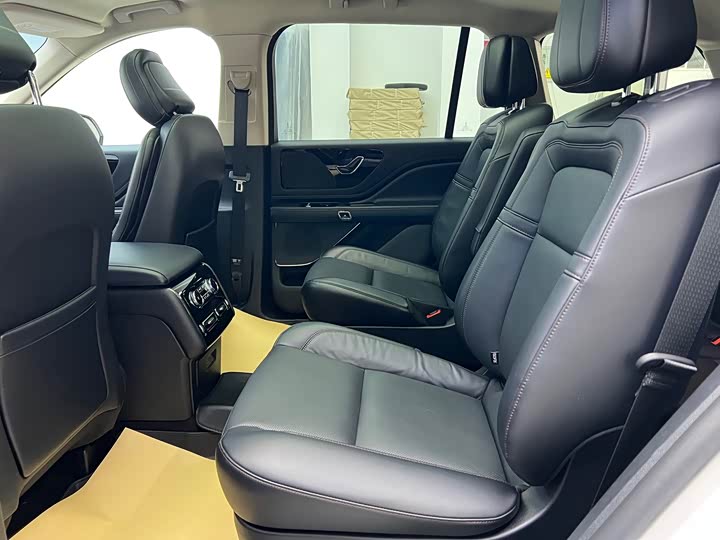 Фото 7 - Lincoln Aviator