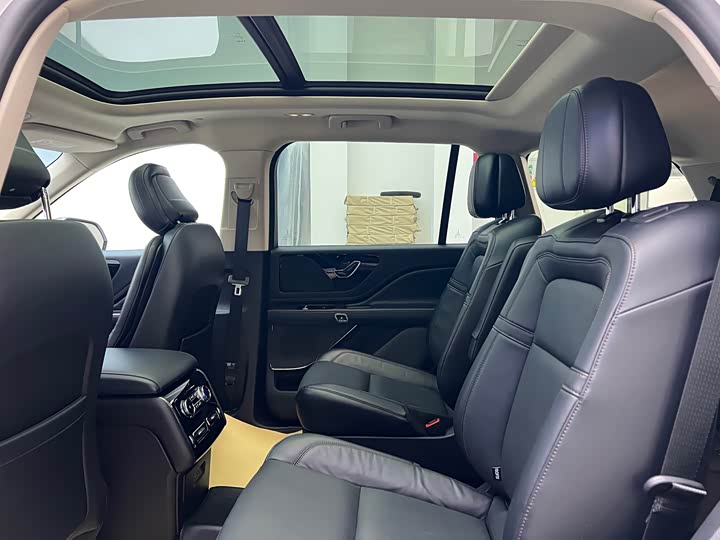 Фото 8 - Lincoln Aviator