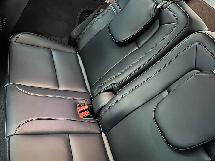 Фото 9 - Lincoln Aviator