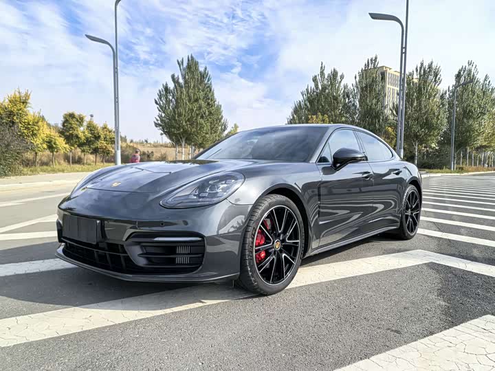 Фото 1 - Porsche Panamera