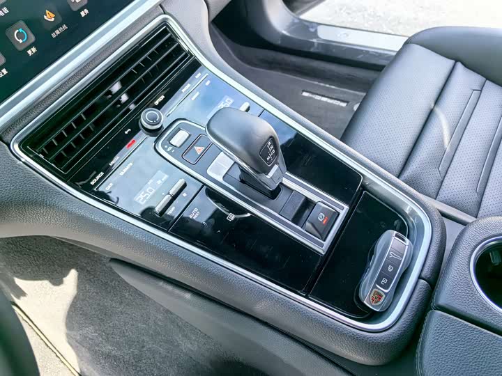 Фото 13 - Porsche Panamera