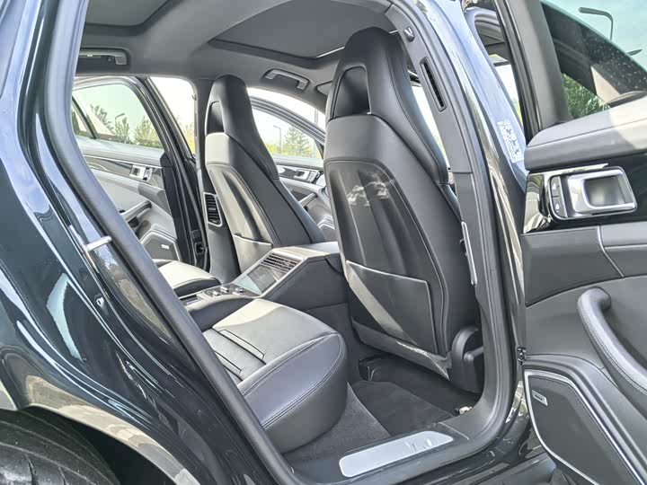 Фото 18 - Porsche Panamera