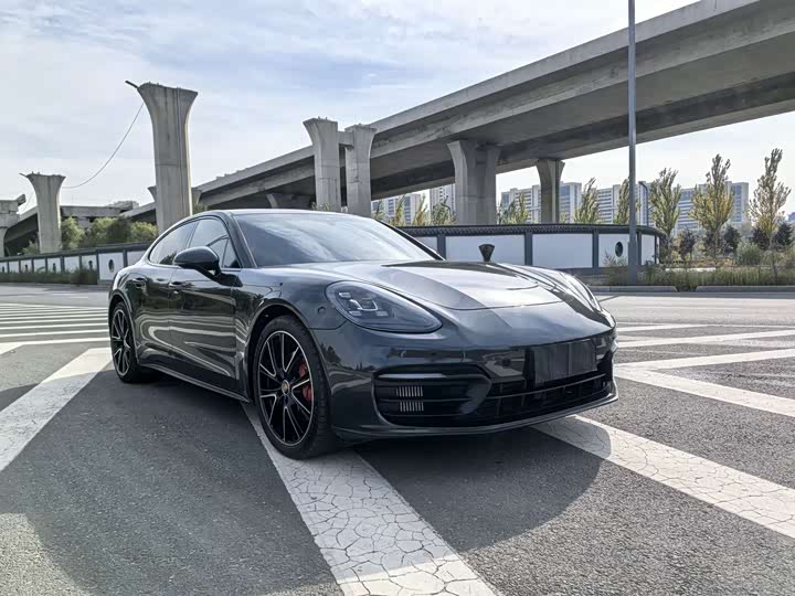 Фото 3 - Porsche Panamera
