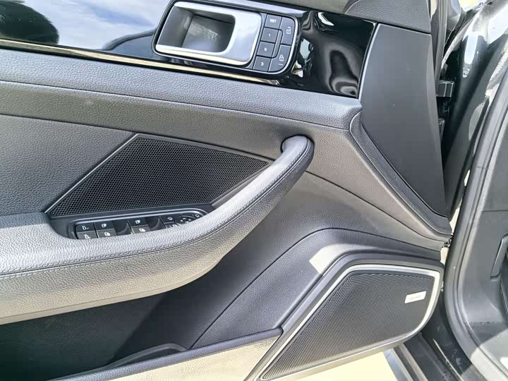 Фото 9 - Porsche Panamera