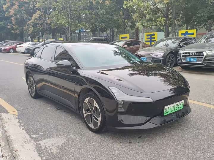 Фото 1 - XPeng Mona M03