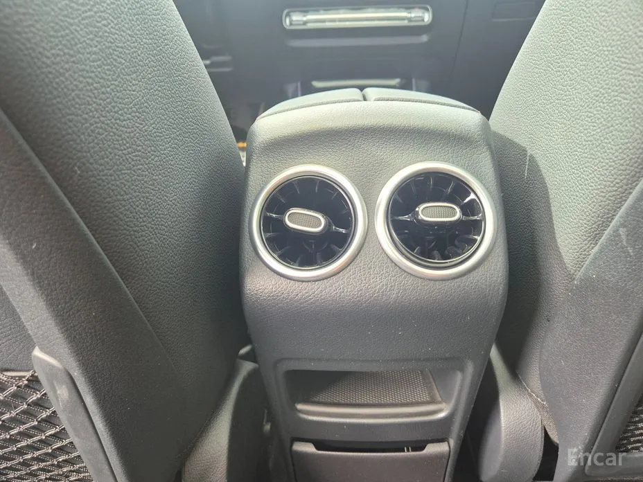 Фото 10 - Mercedes-Benz GLA-Class