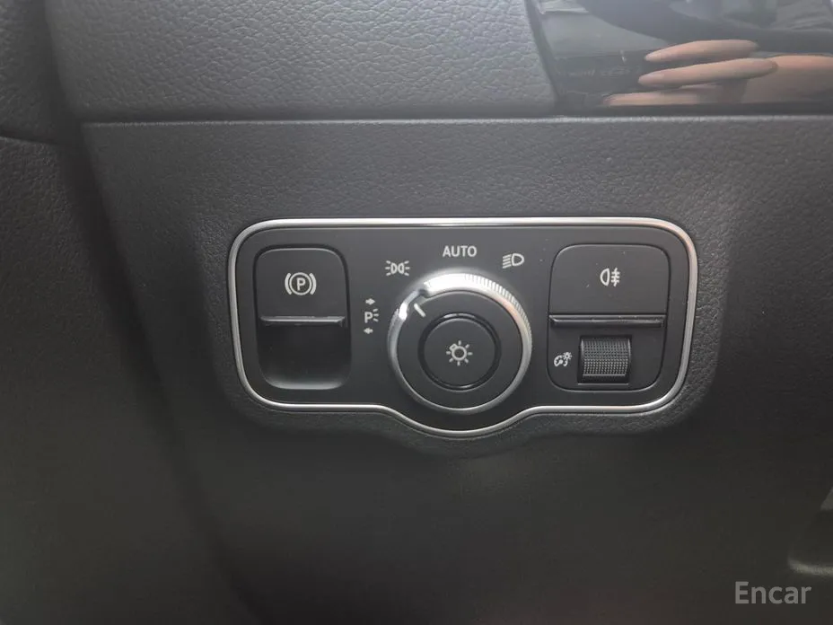 Фото 14 - Mercedes-Benz GLA-Class