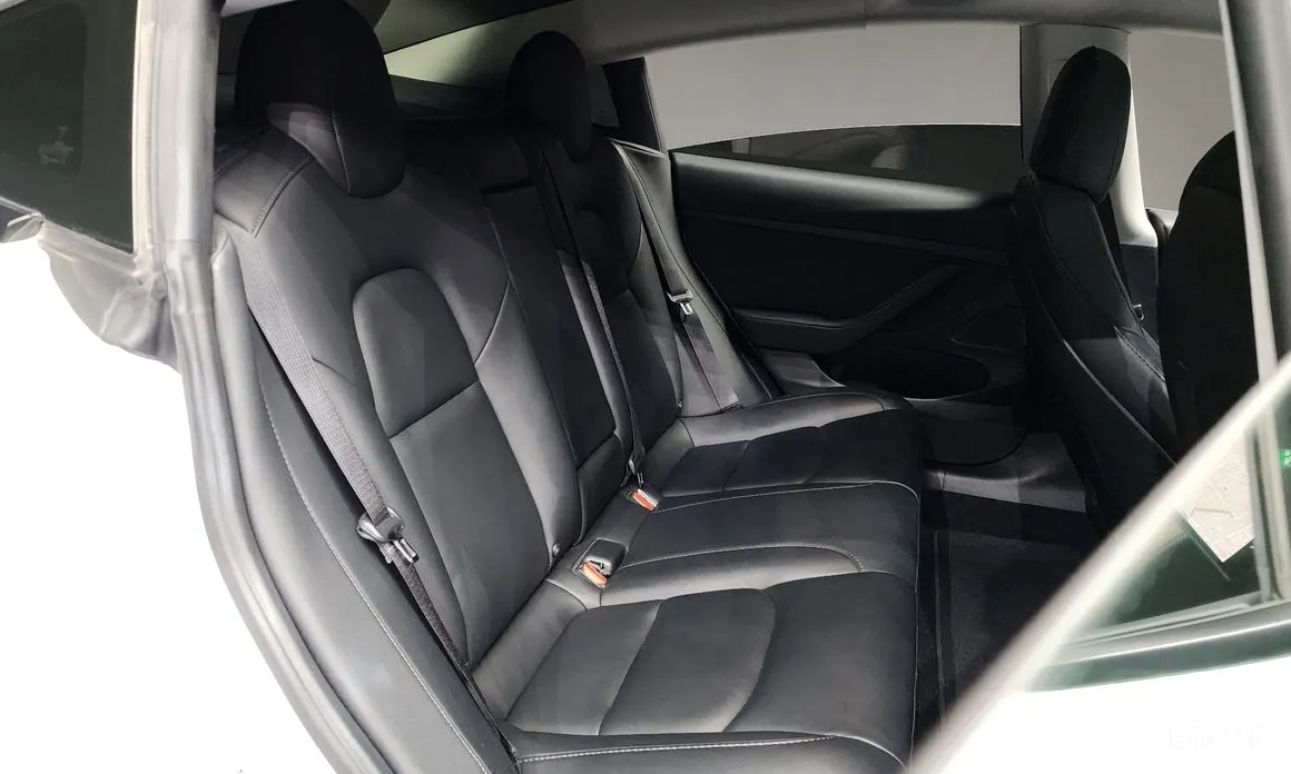 Фото 12 - Tesla Model 3