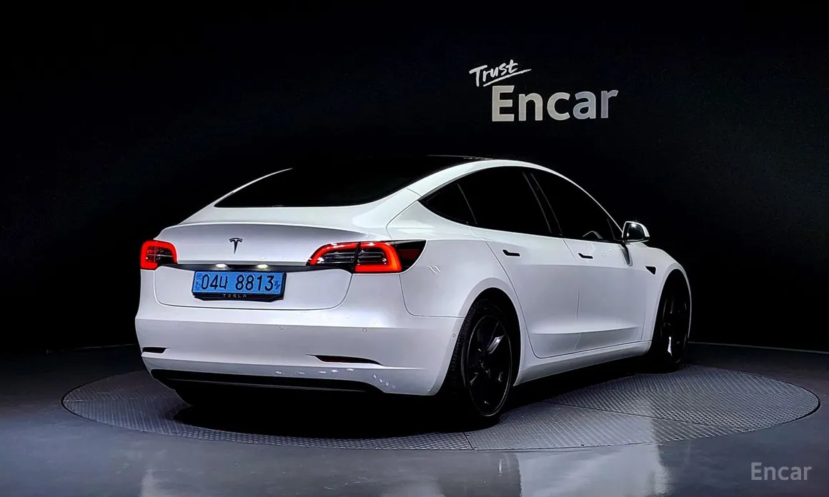 Фото 2 - Tesla Model 3