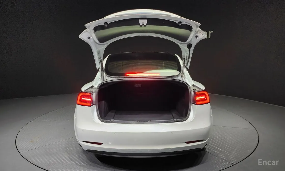 Фото 20 - Tesla Model 3