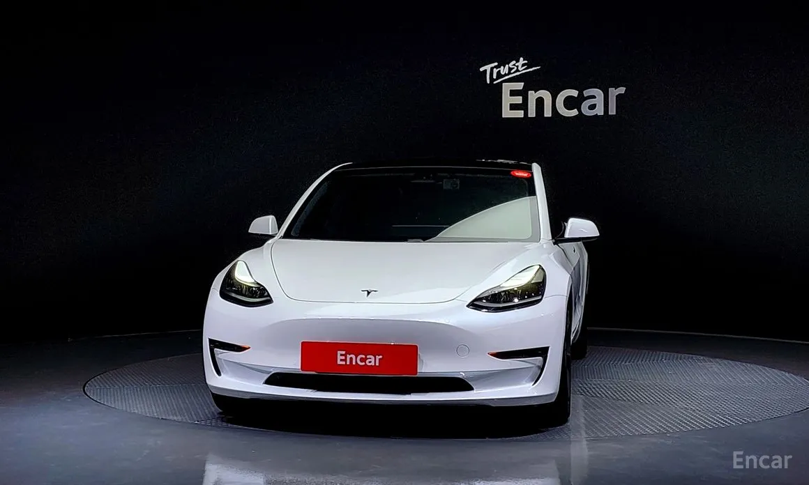 Фото 3 - Tesla Model 3