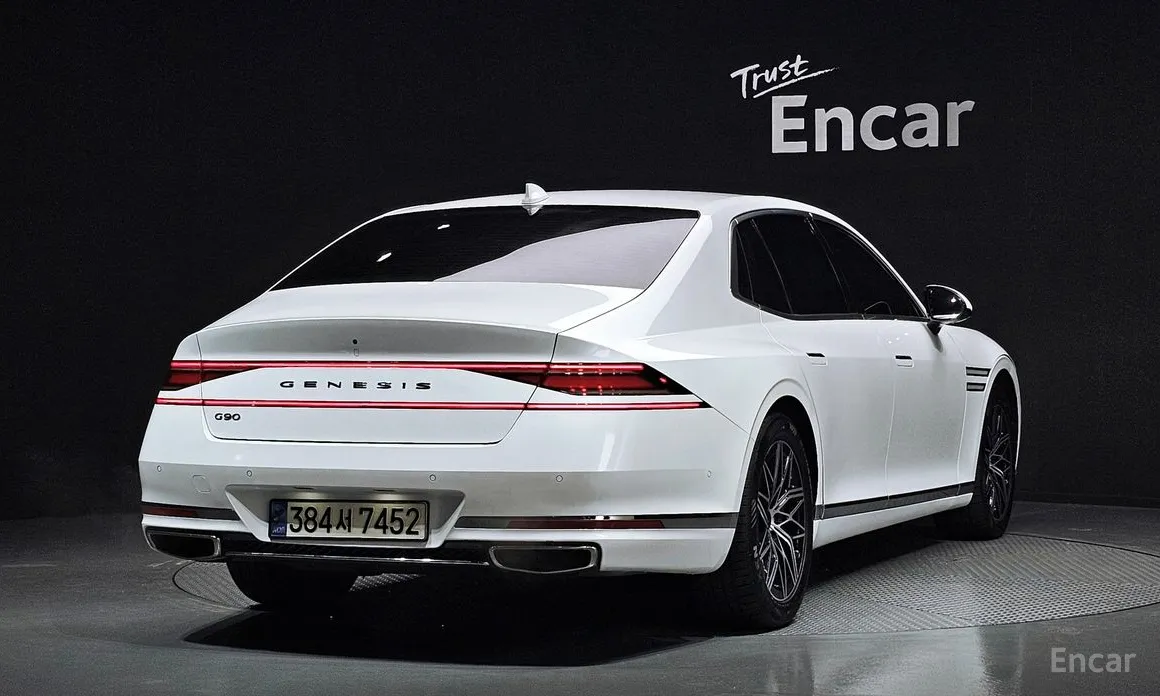 Фото 2 - Genesis G90