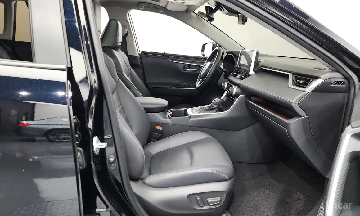 Фото 11 - Toyota RAV4