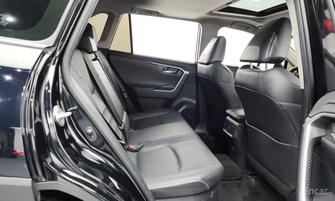 Фото 12 - Toyota RAV4