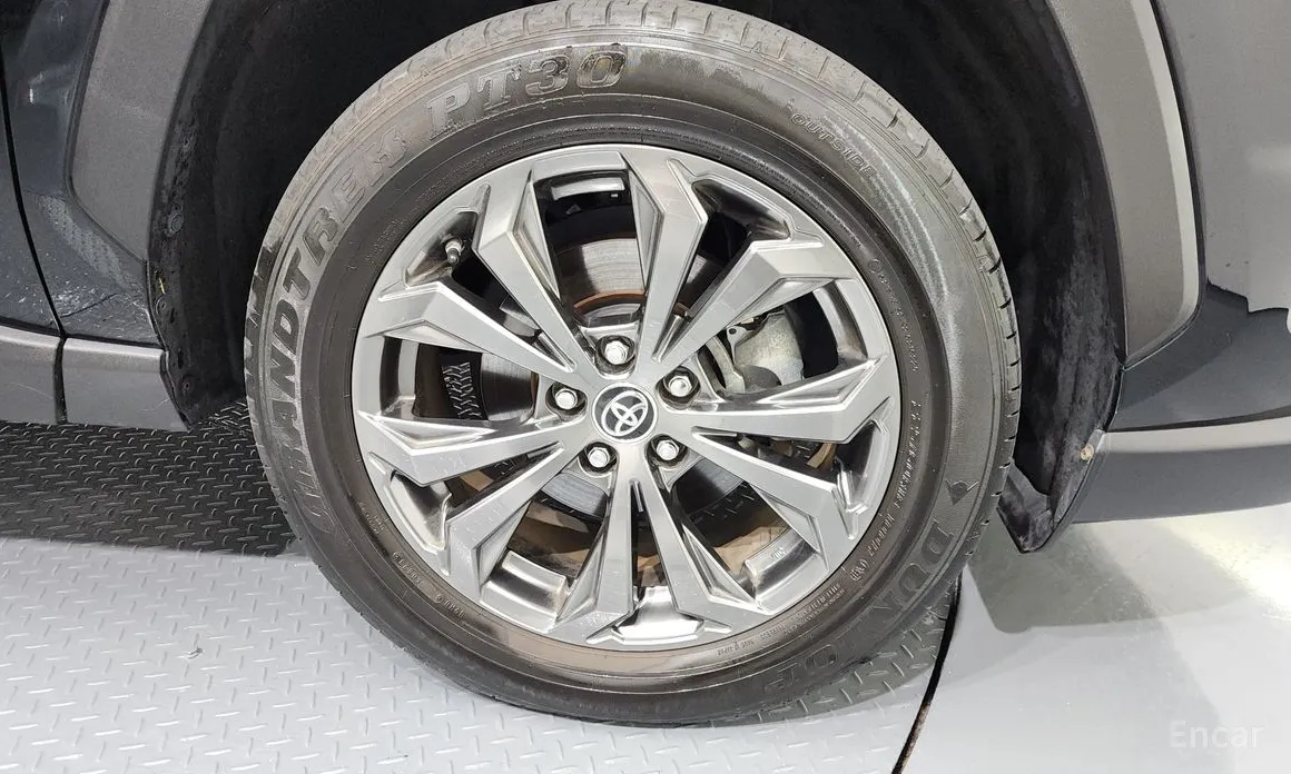 Фото 5 - Toyota RAV4