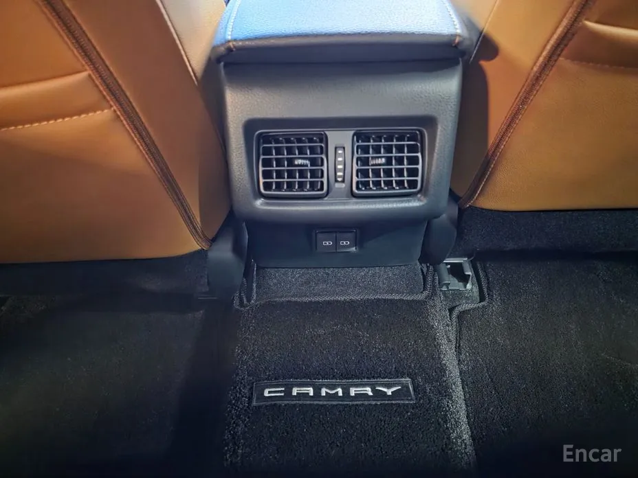 Фото 18 - Toyota Camry