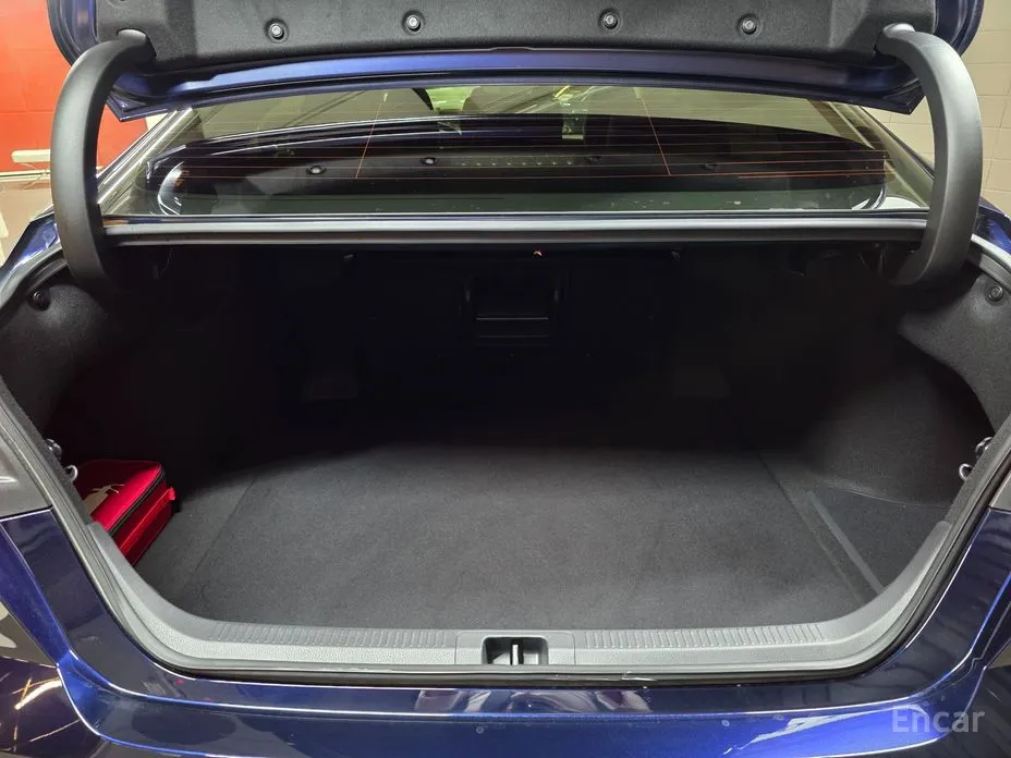 Фото 19 - Toyota Camry