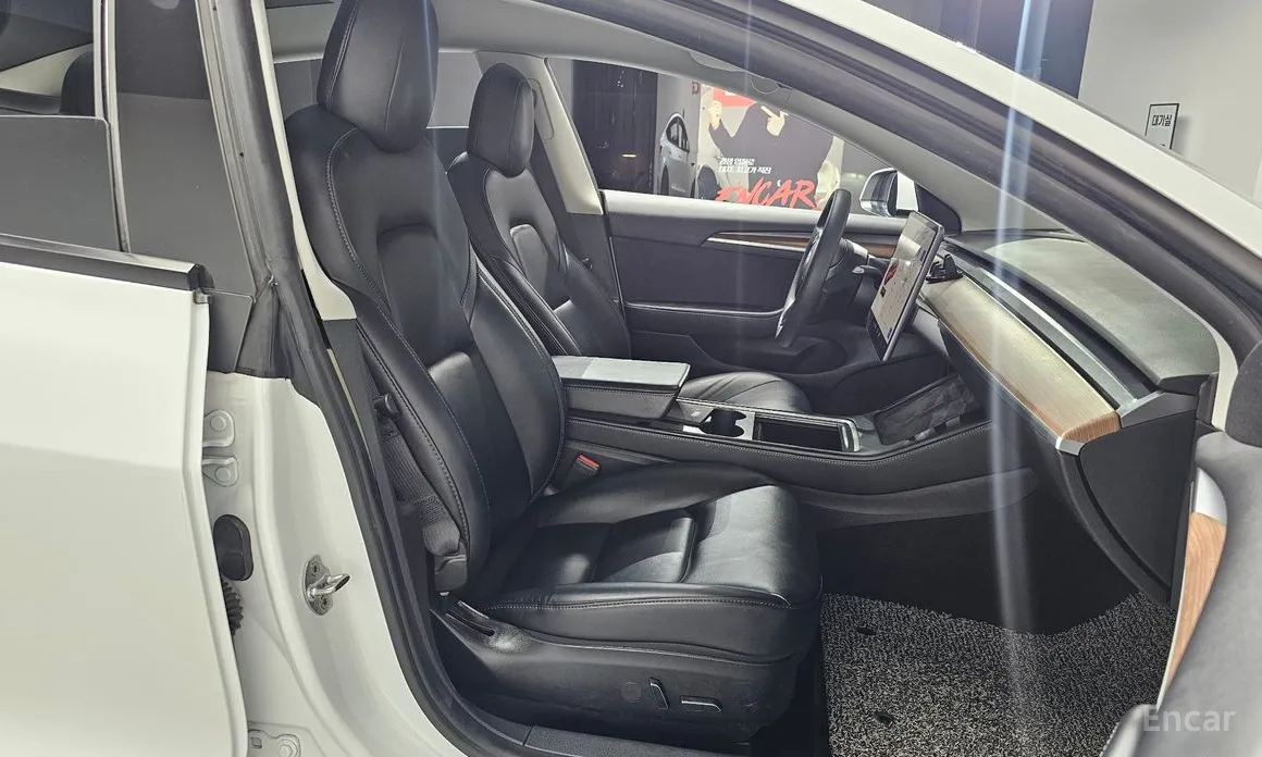 Фото 10 - Tesla Model 3