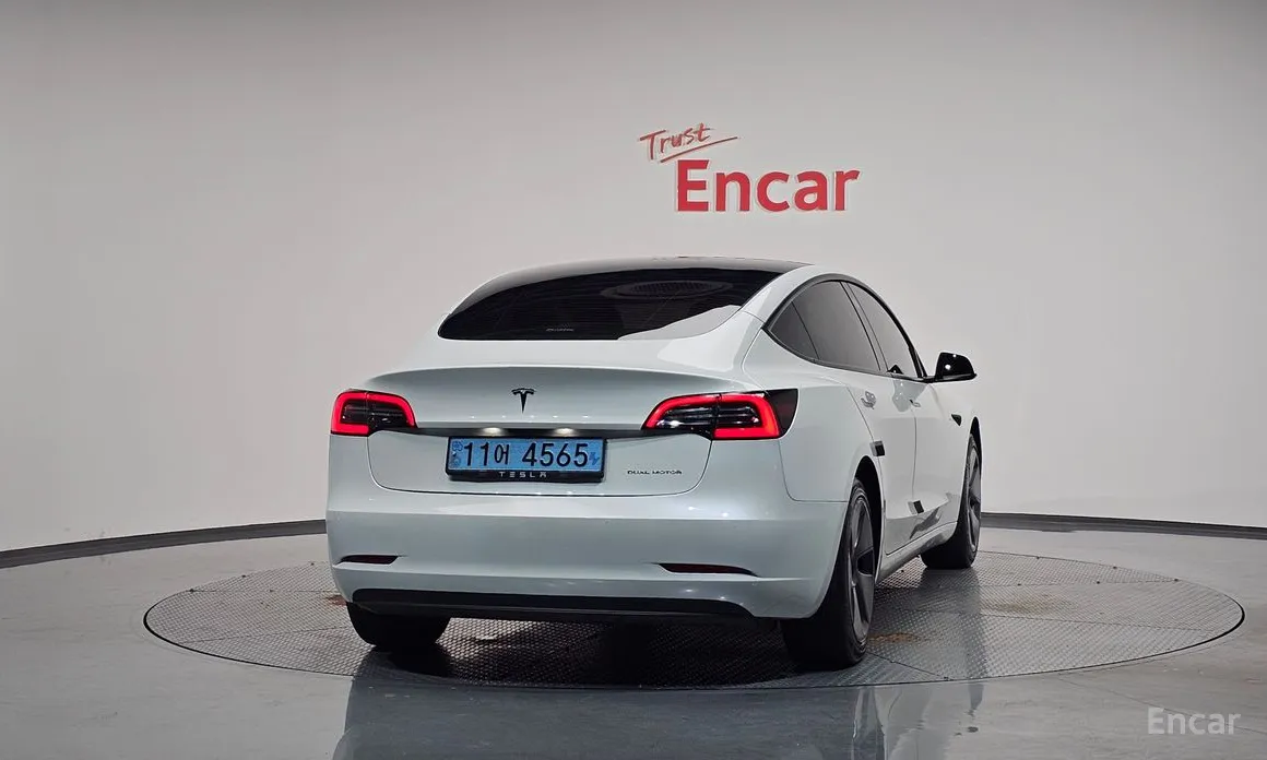 Фото 4 - Tesla Model 3