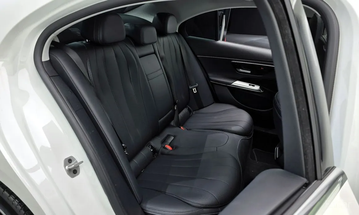 Фото 13 - Mercedes-Benz E-Class