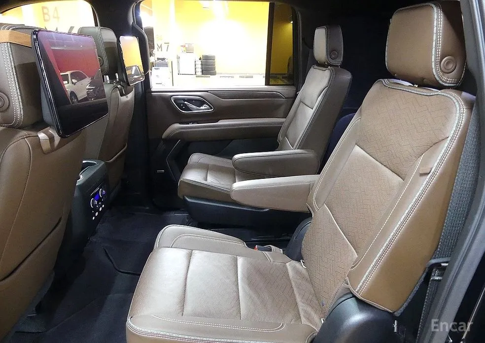 Фото 10 - Chevrolet Surburban