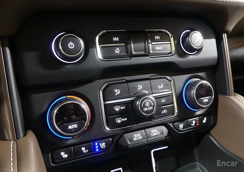 Фото 13 - Chevrolet Surburban