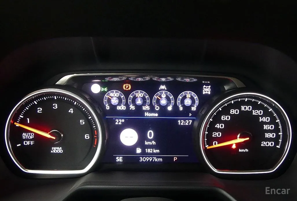 Фото 8 - Chevrolet Surburban