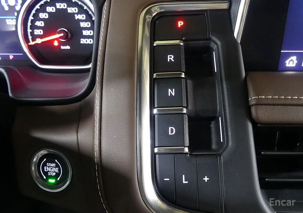 Фото 9 - Chevrolet Surburban