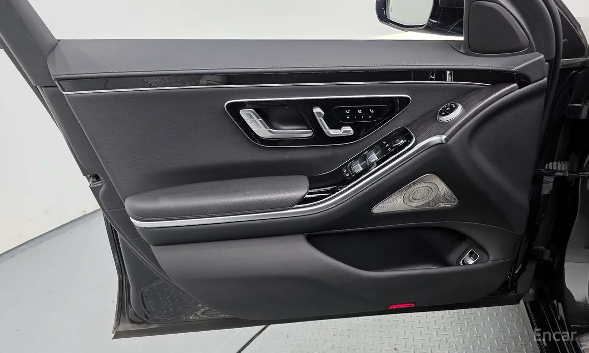 Фото 18 - Mercedes-Benz S-Class