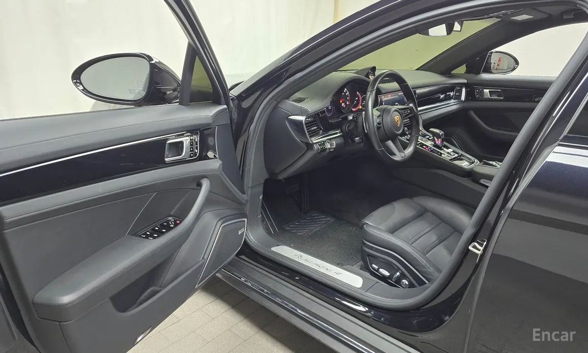 Фото 10 - Porsche Panamera